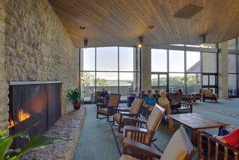Hotel Deer Creek Lodge & Conference Center