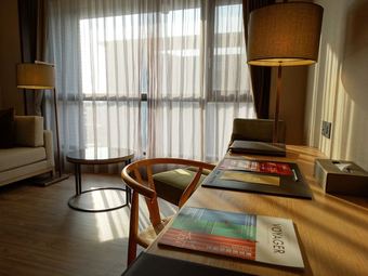 Golden Lake Hotel