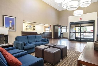Hotel Comfort Suites Airport