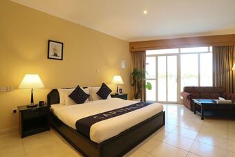 Hotel Capital O 224 Holiday Beach Resort