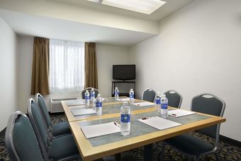 Hotel Ramada By Wyndham Williams