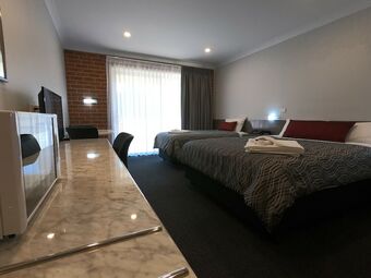 Bushmans Motor Inn