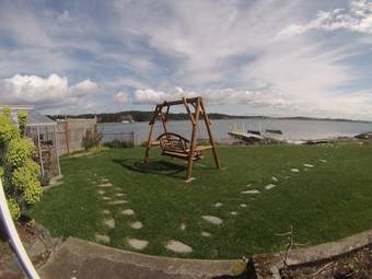 Birds Of A Feather Victoria Oceanfront Bed & Breakfast