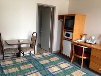 Settler's Inn & Motel