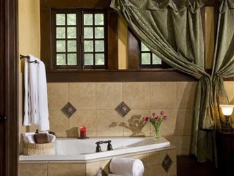 Hilltop Manor Bed And Breakfast