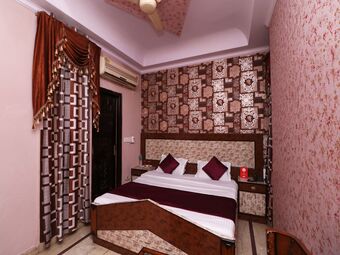 Hotel Oyo 11603 President Inn