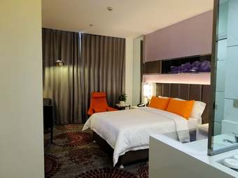 Holiday Villa Hotel & Residence