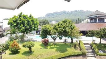 Hotel Front One Resort Magelang