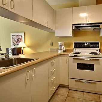 Hotel & Condos Stoneham