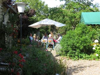 Hotel Chambres D'h�tes C�t� Jardin