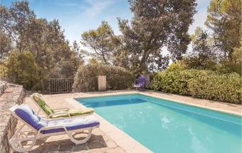 Four-bedroom Holiday Home In Montauroux