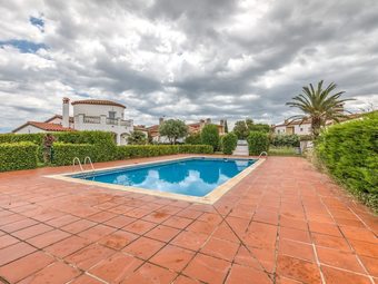 Cosy Townhouse In Vilamacolum With Shared Garden And Swimming Pool