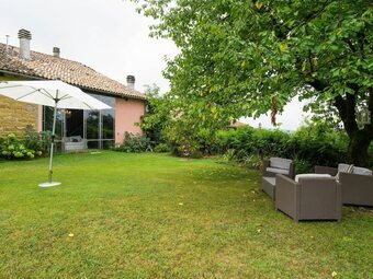 Pleasant Holiday Home In Mombello Monferrato With Whirlpool