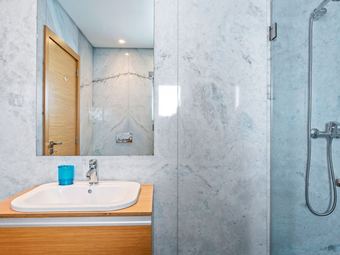 Attractive Villa In Salir Do Porto With Swimming Pool