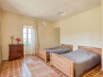 Quaint Holiday Home In Rustrel With Swimming Pool