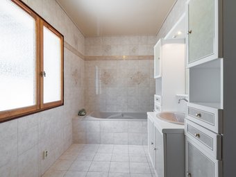 Luxurious Villa, Close To Chateau De Puisserguier, Plan Des Cathares. 3 Bedrooms. 6 Persons