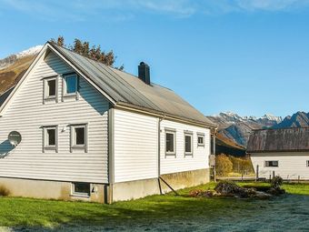 8 Person Holiday Home In S�b�
