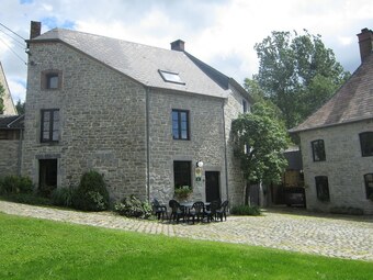Lively Holiday Home In Viroinvlal With Garden