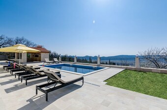 Villa Dragic