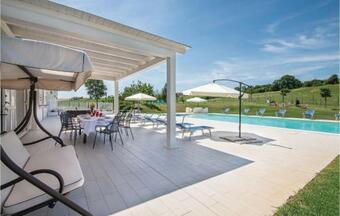 Seven-bedroom Holiday Home In Montecastrilli