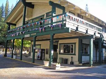 Yosemite Lakes Cottage 49