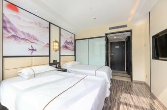 Yiwu Luck Bear Hotel