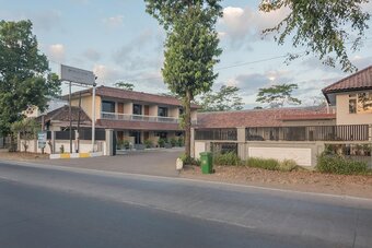 Hotel Reddoorz Near Alun Alun Subang