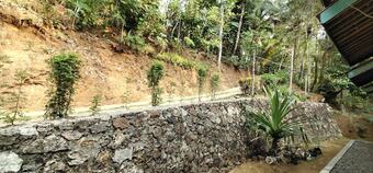 Sutrisno Homestay - Hostel