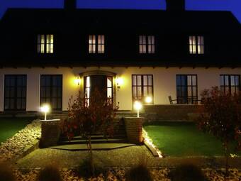 Charming Holiday Home With Jacuzzi In Bree