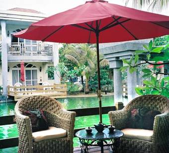 Hotel Swan Lake Villa Resort