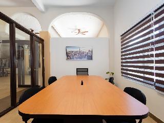 Hotel Capital O Descanso Inn