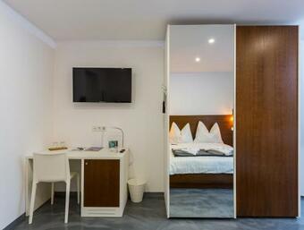 Hostal Zum Kleinen Italiener - Ristorante Pizzeria Pension