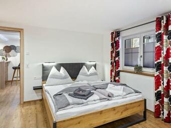 Cosy Home In Neukirchen Am Gro�venediger With Parking