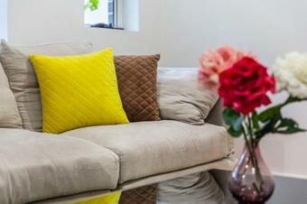 Relax In A Spacious & Modern Townhouse In Asquith