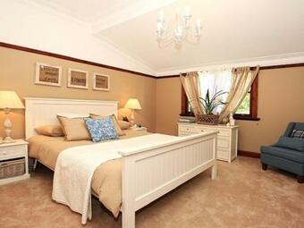 Sarnia - Period Home In Garden Oasis With Pool