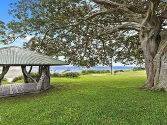 Sea Shack - Renovated 1950's Beach House