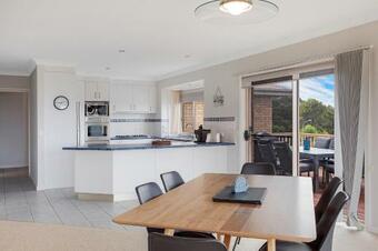 4 Dawn Parade, Kianga