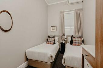 Posada The Commercial Quarters - Room 5-has Air Conditioning, Free Wifi, Tv And Fridge