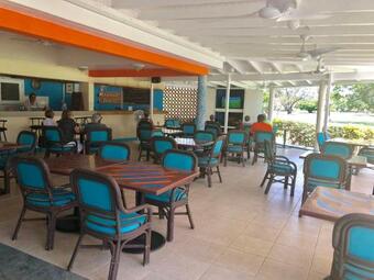 Cozy 2 Bedroom, 2 Bathroom Ground Floor Apartment On The Rockley Golf Country