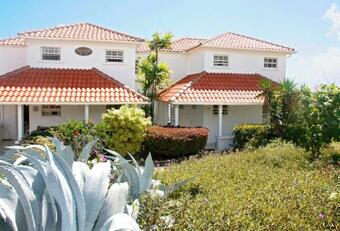 This Is A Beachfront 3 Bedroom, 3 Bathroom Villa, Family-friendly Activities