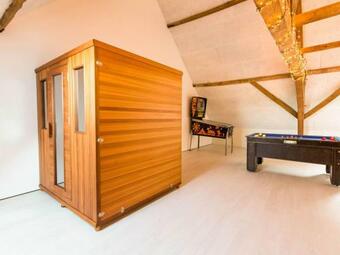 Lovely Holiday Home In Roesbrugge With Sauna