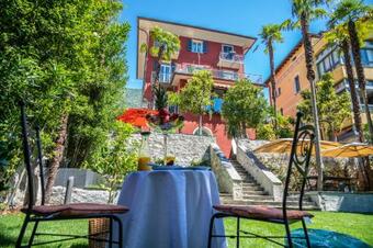 Bed & Breakfast Villa Muralto Rooms & Garden