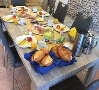 Hostal Motel Monteur