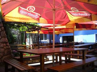 Hostal Mikulov - Inn - Hotel S Vinn�m Sklepem Venu?e