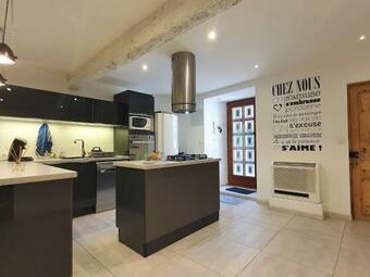 Renovated Holiday Home In Bize-minervois Near River, Camping