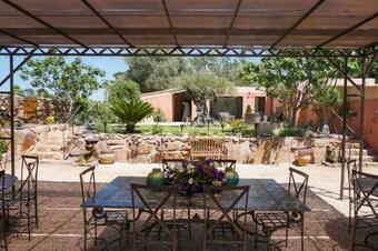 Cuers Villa Sleeps 12 With Pool Air Con And Wifi