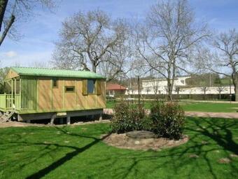 G�te Lapalisse, 3 Pi�ces, 5 Personnes - Fr-1-489-315