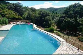 G�te P�cher Au Ch�teau Des Pauses