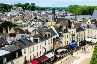 Villa Avec Piscine Et Jardin � St Cyr Sur Loire. 92451