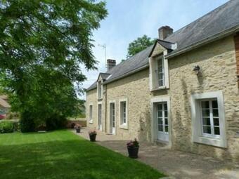 G�te Saint-r�my-de-sill�, 6 Pi�ces, 8 Personnes - Fr-1-410-150